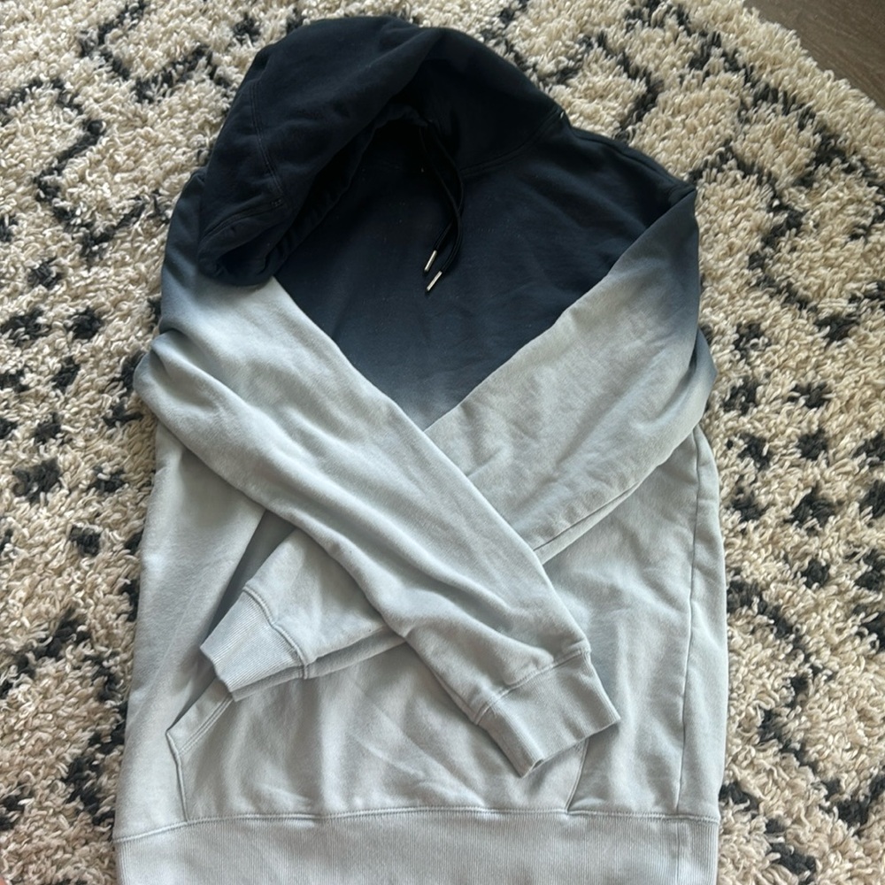New WO Tags Men’s Hoodie. Size Small